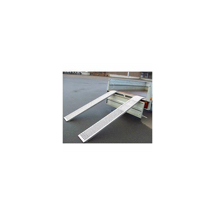 Rampe en aluminium en utilisation avec une remorque