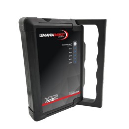 Booster lithium compact 12V avec sa poignée rétractable.