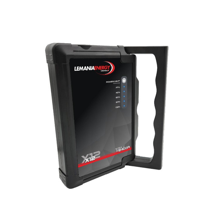 Booster lithium compact 12V avec sa poignée rétractable.